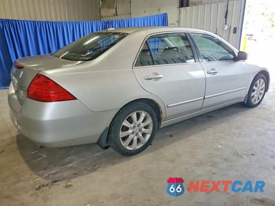 Trzecie zdjęcie samochodu z tyłu: 2006 HONDA ACCORD EX VIN:1HGCM66586A037308 - miniatura
