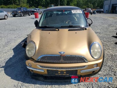 Piąte zdjęcie samochodu w środku: 2004 MINI COOPER VIN:WMWRC334X4TJ53338 - miniatura