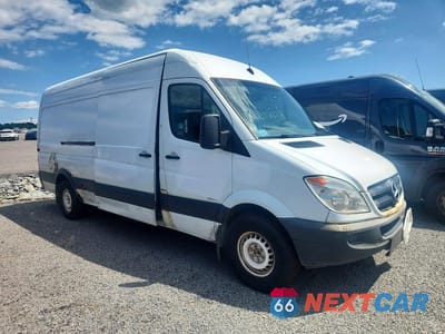 Czwarte zdjęcie samochodu z boku: 2011 MERCEDES-BENZ SPRINTER 2500 DELIVERY VAN VIN:WD3PE8CB4B5606056 - miniatura
