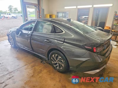 Drugie zdjęcie samochodu z przodu: 2026 HYUNDAI SONATA HYBRID BLUE VIN:KMHL24JJ3TA155402 - miniatura