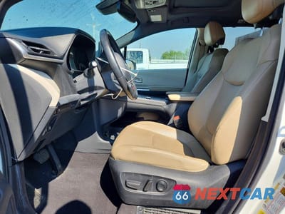 Zdjęcie 7 z 14 samochodu: 2021 TOYOTA SIENNA XLE VIN:5TDYRKEC1MS044115 - miniatura