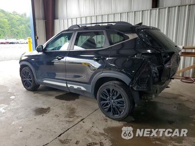 Drugie zdjęcie samochodu z przodu: 2023 KIA SELTOS NIGHTFALL VIN:KNDEUCA27P7406242 - miniatura