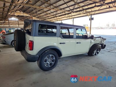 Trzecie zdjęcie samochodu z tyłu: 2025 FORD BRONCO BIG BEND VIN:1FMDE7BH2SLB75782 - miniatura