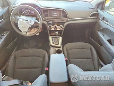 Zdjęcie 8 z 13 samochodu: 2019 HYUNDAI ELANTRA SE VIN:5NPD74LFXKH473558 - miniatura