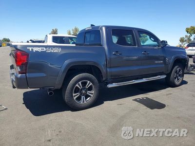 Trzecie zdjęcie samochodu z tyłu: 2018 TOYOTA TACOMA TRD SPORT VIN:3TMCZ5AN3JM168207 - miniatura