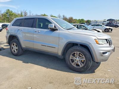 Czwarte zdjęcie samochodu z boku: 2017 JEEP GRAND CHEROKEE LAREDO VIN:1C4RJEAG9HC813232 - miniatura