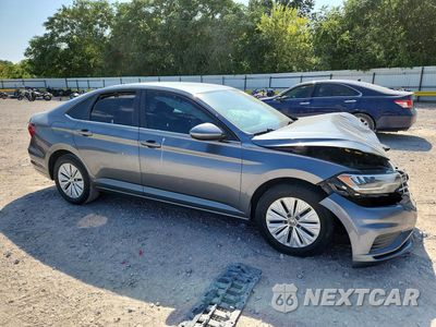 Czwarte zdjęcie samochodu z boku: 2019 VOLKSWAGEN JETTA S VIN:3VWC57BU8KM110685 - miniatura
