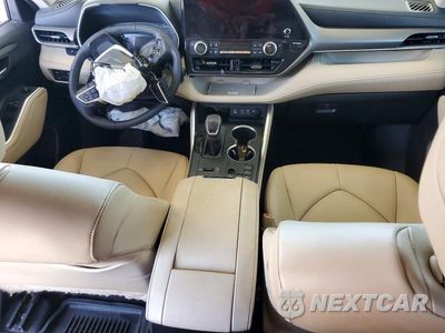Zdjęcie 8 z 12 samochodu: 2023 TOYOTA HIGHLANDER XLE VIN:5TDKDRAH8PS012863 - miniatura