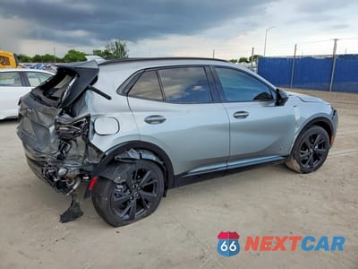 Trzecie zdjęcie samochodu z tyłu: 2025 BUICK ENVISION SPORT TOURING VIN:LRBFZLE4XSD010879 - miniatura