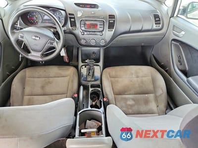 Zdjęcie 8 z 12 samochodu: 2017 KIA FORTE LX VIN:3KPFK4A79HE069764 - miniatura