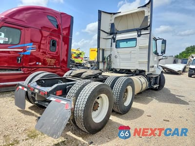 Trzecie zdjęcie samochodu z tyłu: 2022 VOLVO VN VNL VIN:4V4NC9EH8NN289532 - miniatura