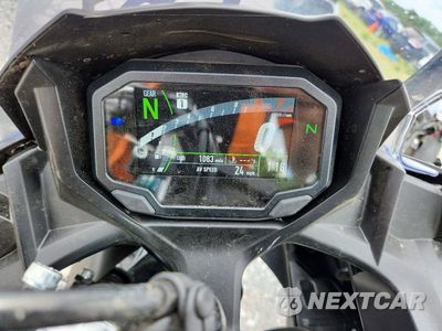 Zdjęcie 7 z 9 samochodu: 2025 KAWASAKI EX650 R VIN:ML5EXER18SDAG0736 - miniatura