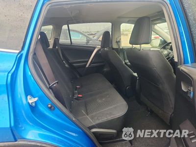 Zdjęcie 10 z 12 samochodu: 2018 TOYOTA RAV4 XLE VIN:JTMRFREV7JJ723127 - miniatura