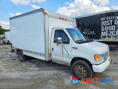 Czwarte zdjęcie samochodu z boku: 1998 FORD E350 BOX TRUCK VIN:1FDWE37F5WHA00315 - miniatura