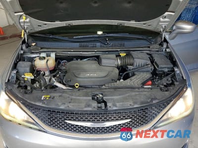 Zdjęcie 12 z 13 samochodu: 2017 CHRYSLER PACIFICA TOURING L VIN:2C4RC1BG5HR795059 - miniatura