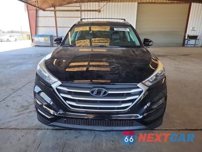 Piąte zdjęcie samochodu w środku: 2017 HYUNDAI TUCSON SE PLUS VIN:KM8J33A44HU493776 - miniatura