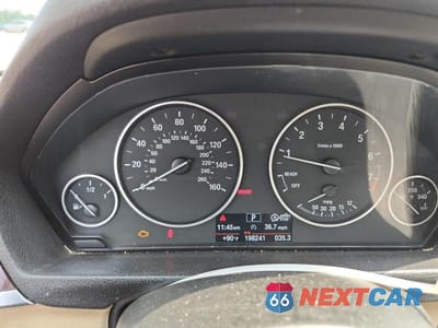 Zdjęcie 9 z 12 samochodu: 2013 BMW 328 I VIN:WBA3A5C59DF355618 - miniatura