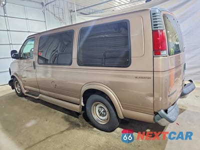 Drugie zdjęcie samochodu z przodu: 2001 CHEVROLET EXPRESS G1500 VIN:1GBFG15W411130422 - miniatura