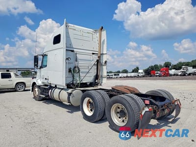 Drugie zdjęcie samochodu z przodu: 2013 VOLVO VNL SEMI TRUCK VIN:4V4NC9TH4DN568607 - miniatura