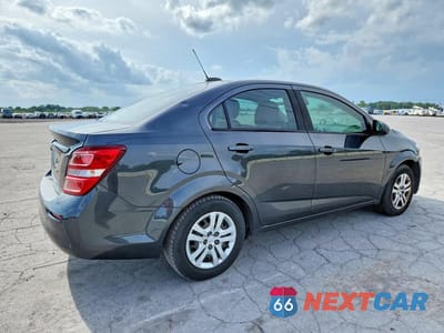 Trzecie zdjęcie samochodu z tyłu: 2020 CHEVROLET SONIC LS VIN:1G1JB5SBXL4101661 - miniatura