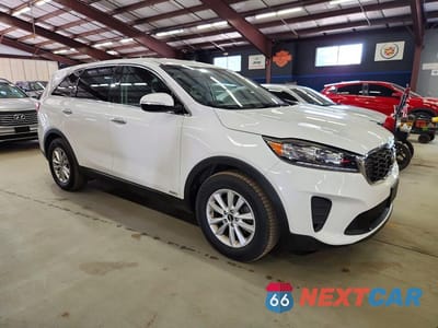 Czwarte zdjęcie samochodu z boku: 2019 KIA SORENTO LX V6 VIN:5XYPGDA53KG448743 - miniatura