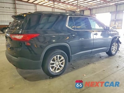 Trzecie zdjęcie samochodu z tyłu: 2021 CHEVROLET TRAVERSE LT VIN:1GNERHKW4MJ213746 - miniatura