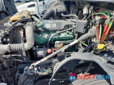Zdjęcie 11 z 13 samochodu: 2019 VOLVO VNL SEMI TRUCK VIN:4V4NC9EH2KN905477 - miniatura
