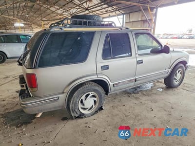 Trzecie zdjęcie samochodu z tyłu: 1998 CHEVROLET BLAZER VIN:1GNDT13W8W2208632 - miniatura