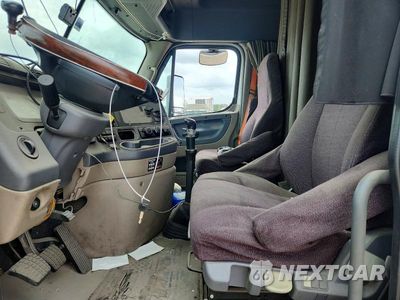 Piąte zdjęcie samochodu w środku: 2016 FREIGHTLINER CASCADIA 125 SEMI TRUCK VIN:1FUJGLBGXGLHB5895 - miniatura