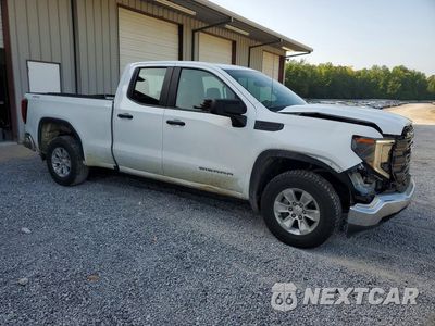 Czwarte zdjęcie samochodu z boku: 2023 GMC SIERRA K1500 VIN:1GTRUAED1PZ296326 - miniatura