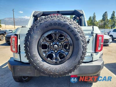 Zdjęcie 6 z 12 samochodu: 2022 FORD BRONCO BASE VIN:1FMEE5DP3NLB75808 - miniatura