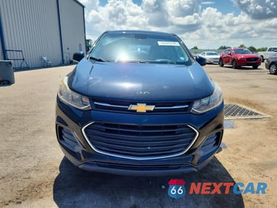 Piąte zdjęcie samochodu w środku: 2018 CHEVROLET TRAX LS VIN:3GNCJKSB8JL374629 - miniatura