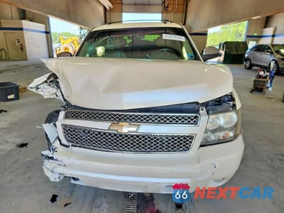 Piąte zdjęcie samochodu w środku: 2010 CHEVROLET TAHOE K1500 LTZ VIN:1GNUKCE06AR105684 - miniatura