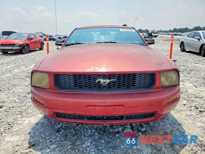 Piąte zdjęcie samochodu w środku: 2005 FORD MUSTANG VIN:1ZVFT80N455147313 - miniatura