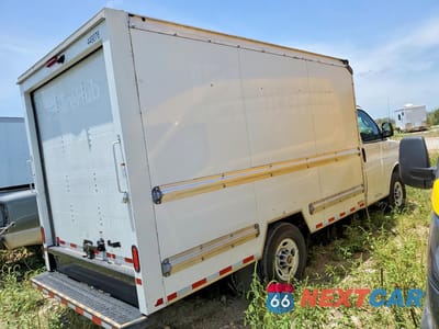 Trzecie zdjęcie samochodu z tyłu: 2024 GMC SAVANA BOX TRUCK VIN:1GD07RFPXR1176142 - miniatura