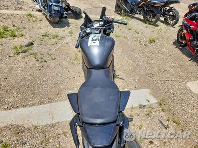 Zdjęcie 6 z 9 samochodu: 2022 HONDA CBR300 R VIN:MLHNC5104N5800266 - miniatura
