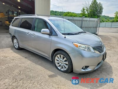 Czwarte zdjęcie samochodu z boku: 2014 TOYOTA SIENNA XLE 7-PASSENGER VIN:5TDDK3DC3ES073692 - miniatura