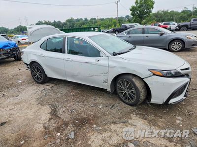 Czwarte zdjęcie samochodu z boku: 2024 TOYOTA CAMRY SE VIN:4T1G11AK0RU215493 - miniatura