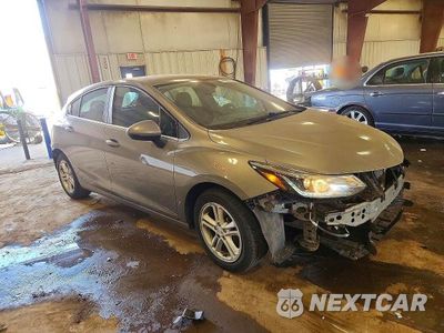 Czwarte zdjęcie samochodu z boku: 2017 CHEVROLET CRUZE LT VIN:3G1BE6SM7HS549415 - miniatura
