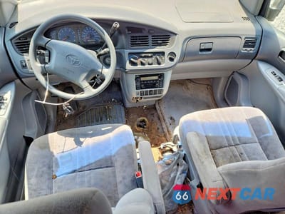 Zdjęcie 8 z 13 samochodu: 2002 TOYOTA SIENNA LE VIN:4T3ZF13C02U472621 - miniatura