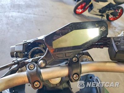 Zdjęcie 7 z 9 samochodu: 2016 YAMAHA FZ09 VIN:JYARN33E8GA009630 - miniatura