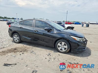 Czwarte zdjęcie samochodu z boku: 2018 CHEVROLET CRUZE LS VIN:1G1BC5SM8J7223515 - miniatura