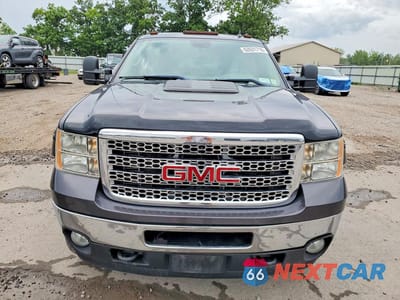 Piąte zdjęcie samochodu w środku: 2011 GMC SIERRA K2500 SLE VIN:1GT120C89BF118287 - miniatura