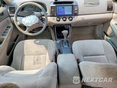 Zdjęcie 8 z 12 samochodu: 2002 TOYOTA CAMRY LE VIN:4T1BE32KX2U032441 - miniatura