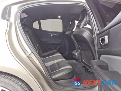 Zdjęcie 10 z 12 samochodu: 2019 VOLVO S60 T5 R-DESIGN VIN:7JR102FM7KG006335 - miniatura