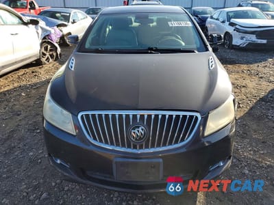 Piąte zdjęcie samochodu w środku: 2013 BUICK LACROSSE VIN:1G4GC5G38DF323097 - miniatura