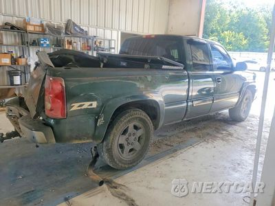 Trzecie zdjęcie samochodu z tyłu: 2005 CHEVROLET SILVERADO K1500 VIN:2GCEK19B951269555 - miniatura
