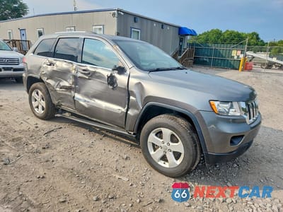 Czwarte zdjęcie samochodu z boku: 2013 JEEP GRAND CHEROKEE LAREDO VIN:1C4RJFAG6DC528231 - miniatura