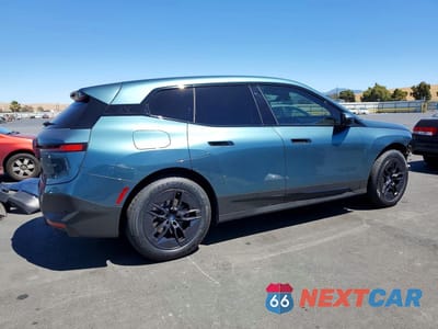 Trzecie zdjęcie samochodu z tyłu: 2024 BMW IX XDRIVE50 VIN:WB523CF07RCR74252 - miniatura