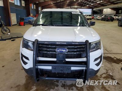Piąte zdjęcie samochodu w środku: 2017 FORD EXPLORER POLICE INTERCEPTOR VIN:1FM5K8AR7HGA37539 - miniatura
